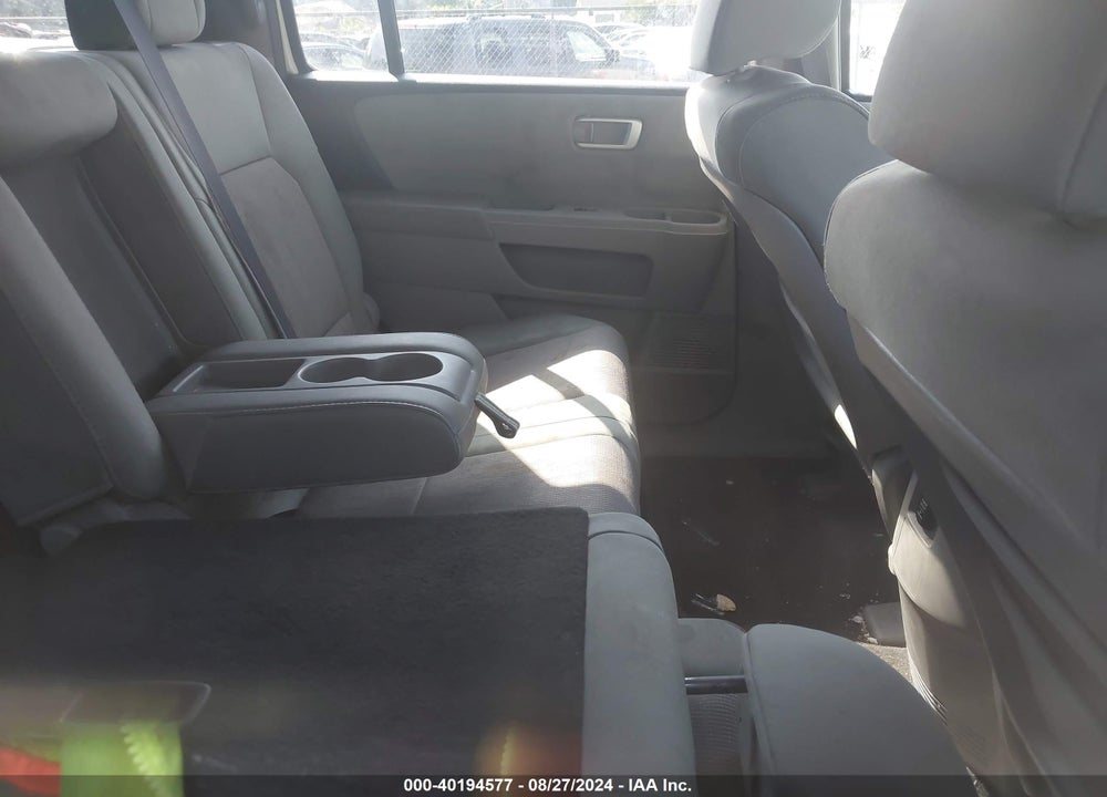 2011 HONDA PILOT EX VIN: 5FNYF4H4XBB014508