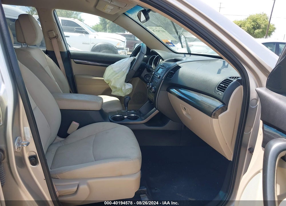 2013 KIA SORENTO LX VIN: 5XYKT3A13DG372201