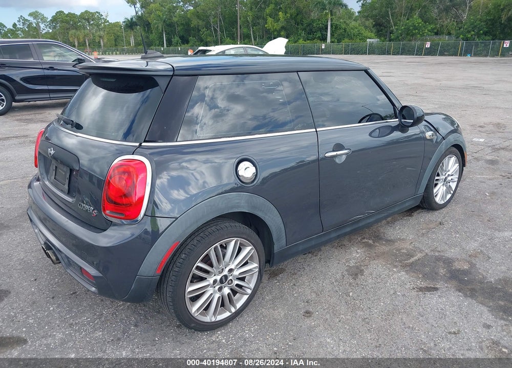 2015 MINI HARDTOP COOPER S VIN: WMWXP7C58F2A59689