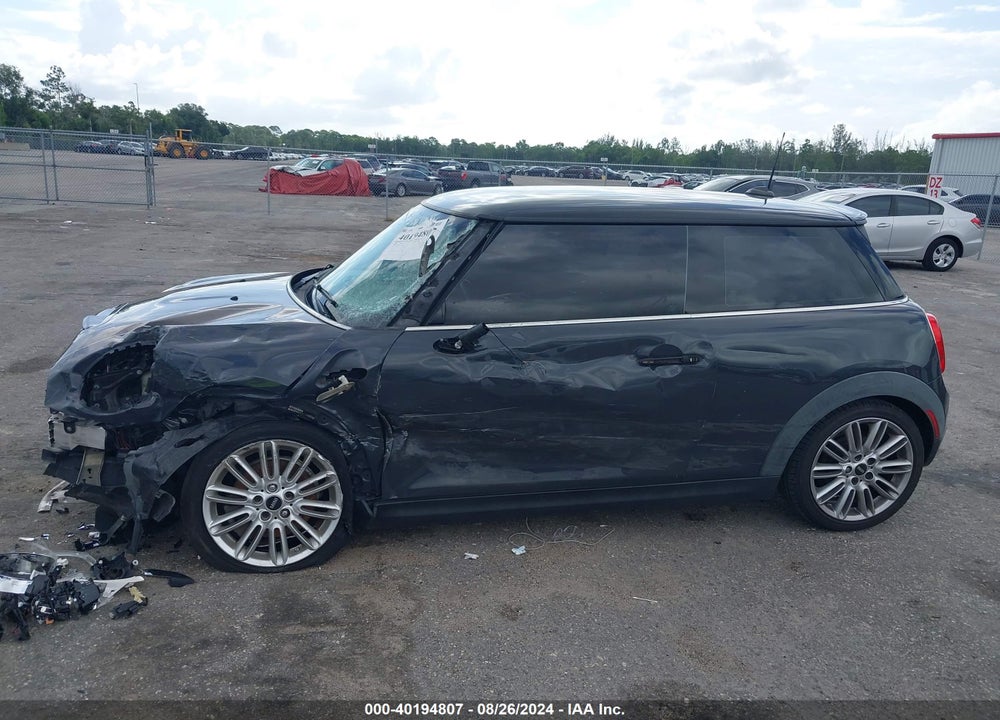2015 MINI HARDTOP COOPER S VIN: WMWXP7C58F2A59689