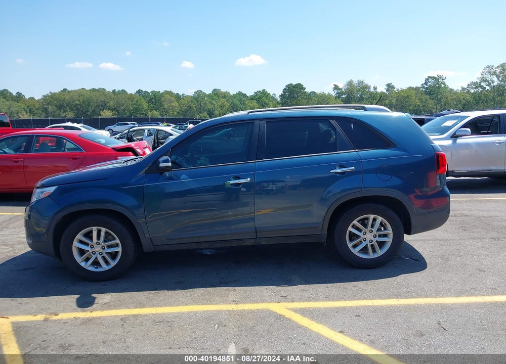 2015 KIA SORENTO LX VIN: 5XYKT4A62FG564035