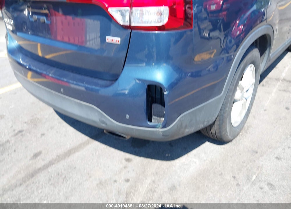 2015 KIA SORENTO LX VIN: 5XYKT4A62FG564035