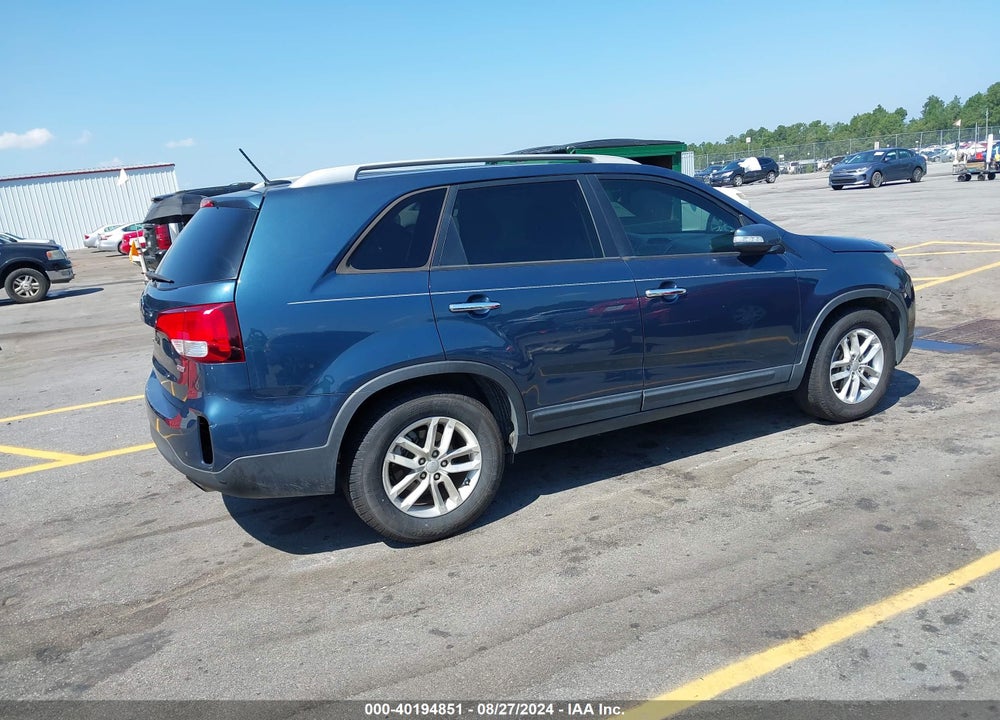 2015 KIA SORENTO LX VIN: 5XYKT4A62FG564035
