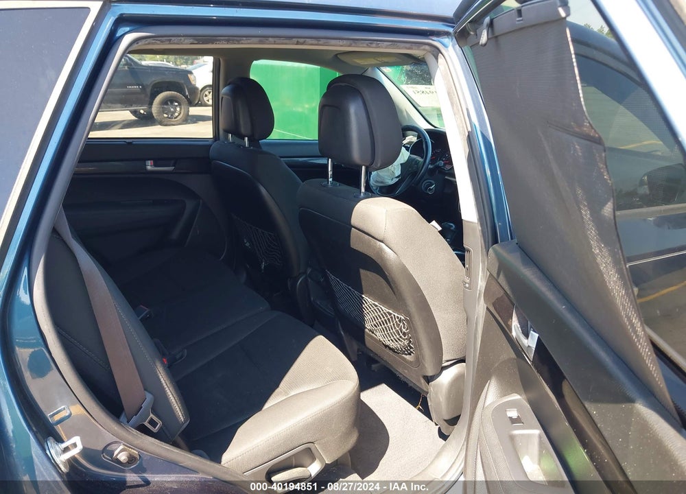 2015 KIA SORENTO LX VIN: 5XYKT4A62FG564035