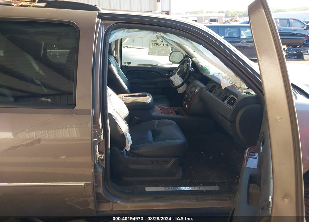 2011 CHEVROLET TAHOE LTZ VIN: 1GNSKCE01BR365855