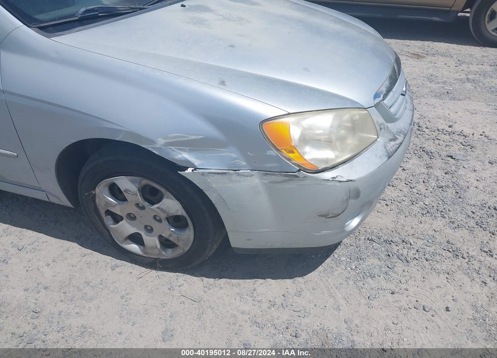 2004 KIA SPECTRA EX/LX VIN: KNAFE121645028981