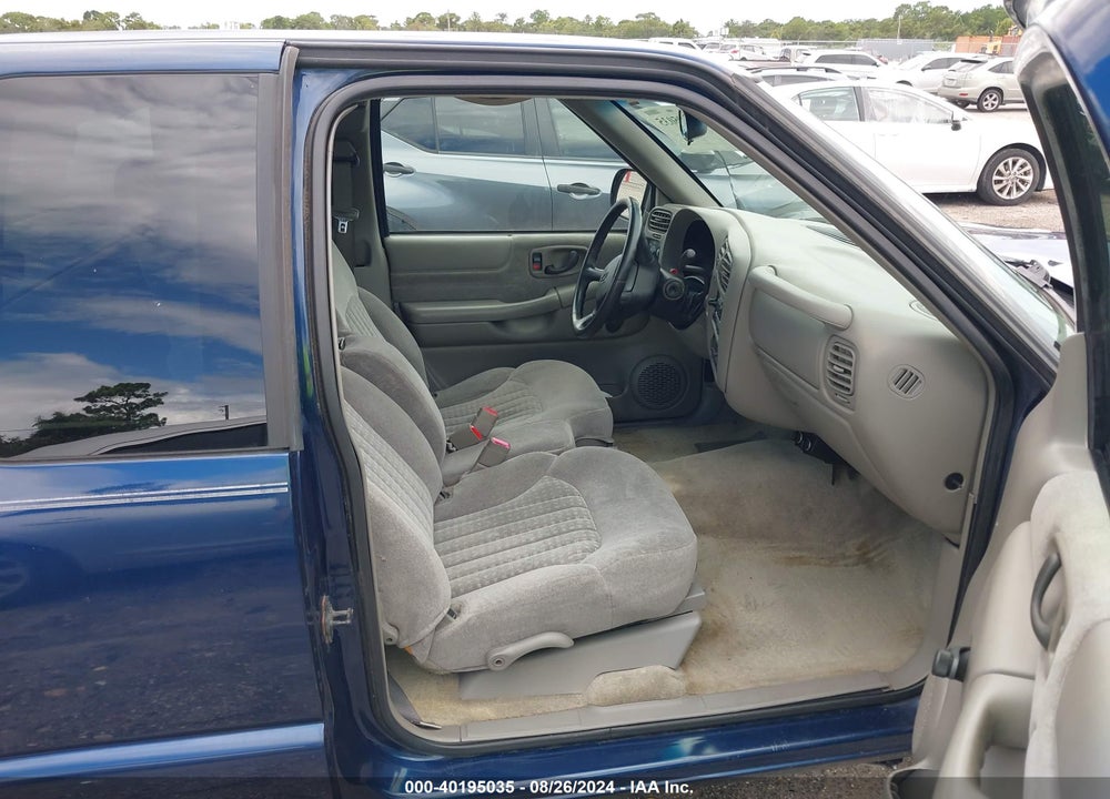 2002 CHEVROLET S-10 LS VIN: 1GCCS19W228173804