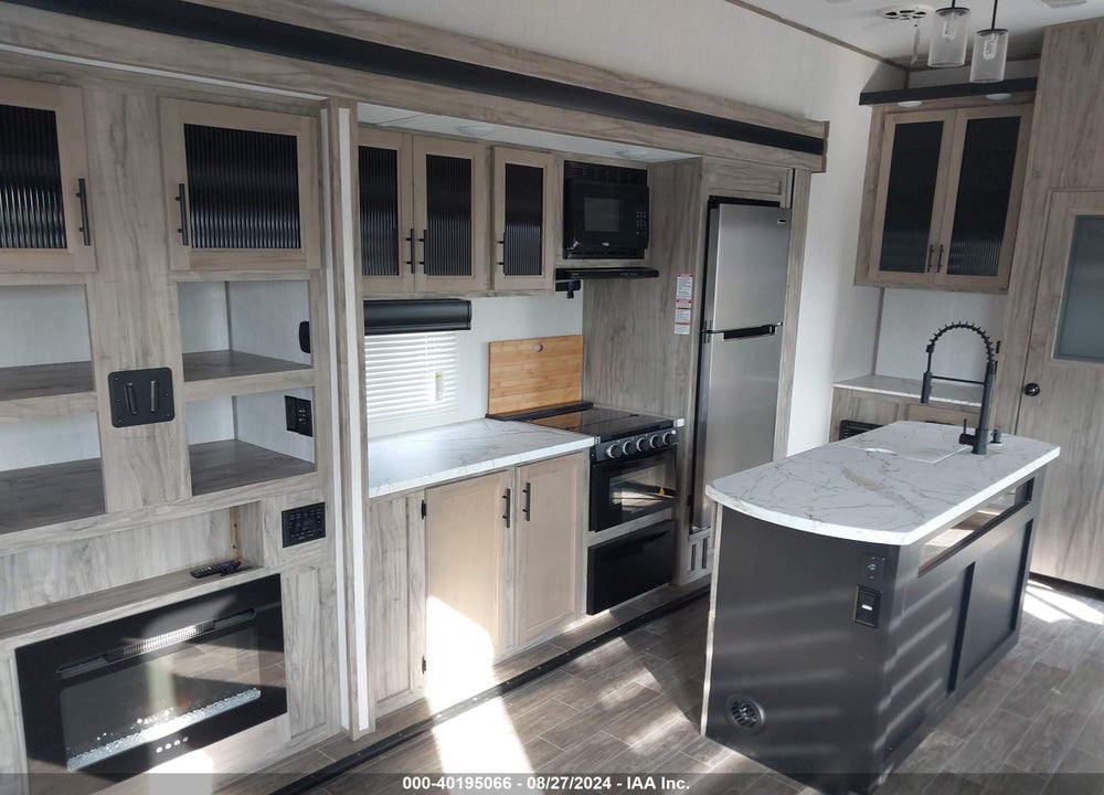 2021 CHEROKEE ARTIC WOLF TRAVEL TRAILER VIN: 5ZT3CKUB8M0708433