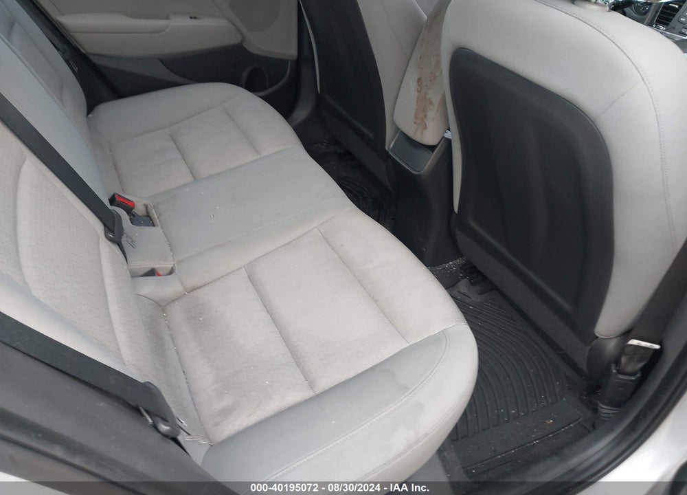 2017 HYUNDAI ELANTRA SE VIN: KMHD74LF8HU110542