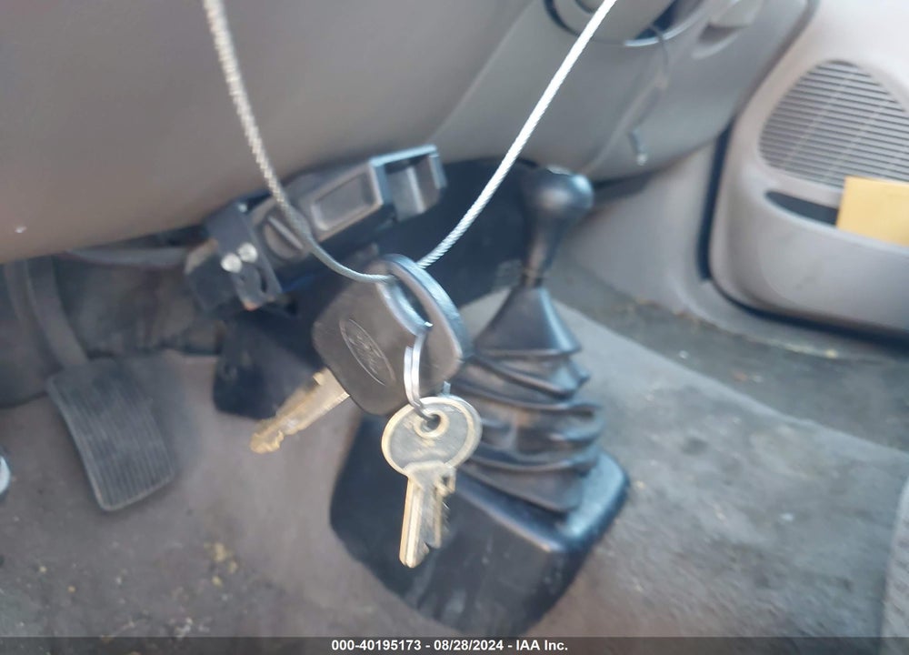 2002 FORD F-150 LARIAT/XL/XLT VIN: 1FTRX18L52NA22671