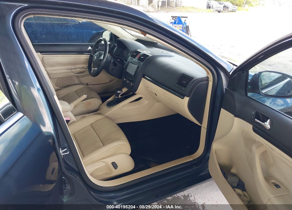 2010 VOLKSWAGEN JETTA SE VIN: 3VWRX7AJ5AM058359