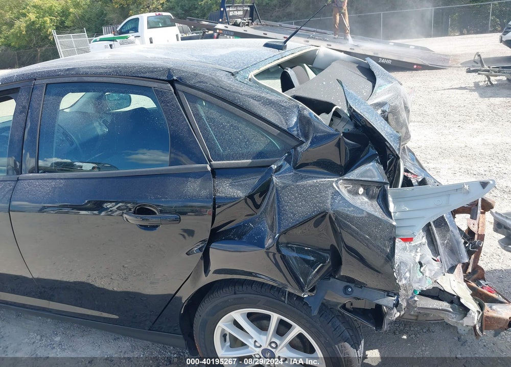 2017 FORD FOCUS SE VIN: 1FADP3F26HL325811