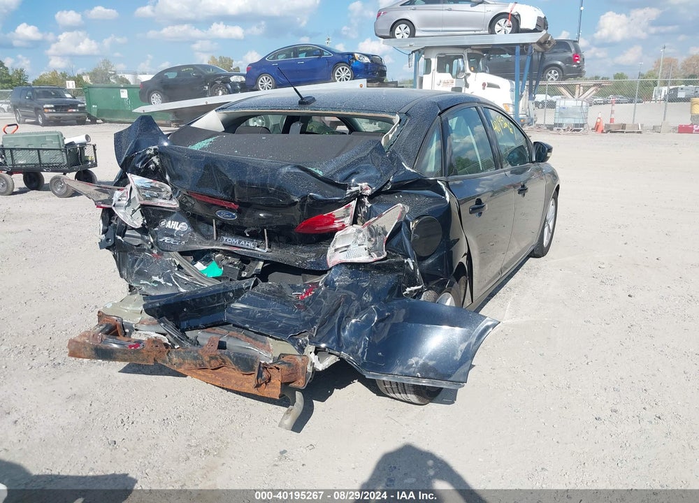 2017 FORD FOCUS SE VIN: 1FADP3F26HL325811
