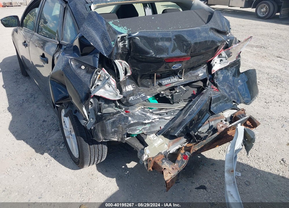 2017 FORD FOCUS SE VIN: 1FADP3F26HL325811