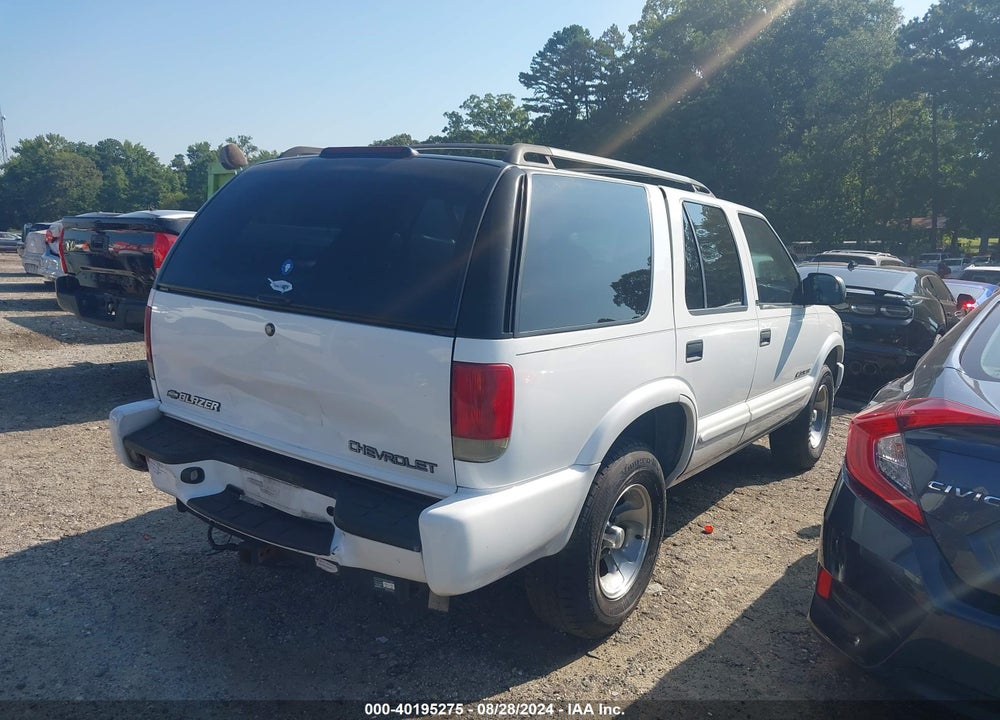 2002 CHEVROLET BLAZER LS VIN: 1GNCS13WX2K201853