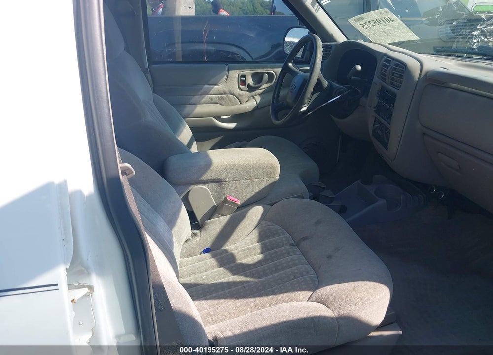 2002 CHEVROLET BLAZER LS VIN: 1GNCS13WX2K201853