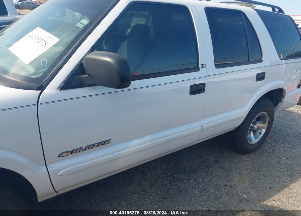 2002 CHEVROLET BLAZER LS VIN: 1GNCS13WX2K201853