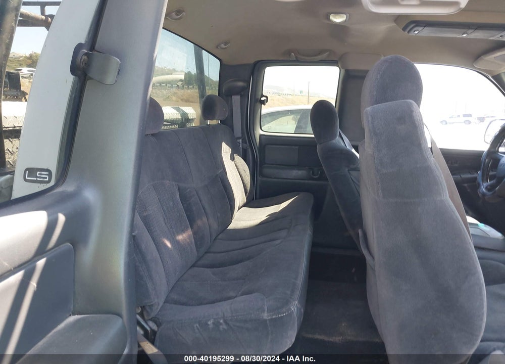 2000 CHEVROLET SILVERADO 1500 LS VIN: 1GCEC19T6YE369377