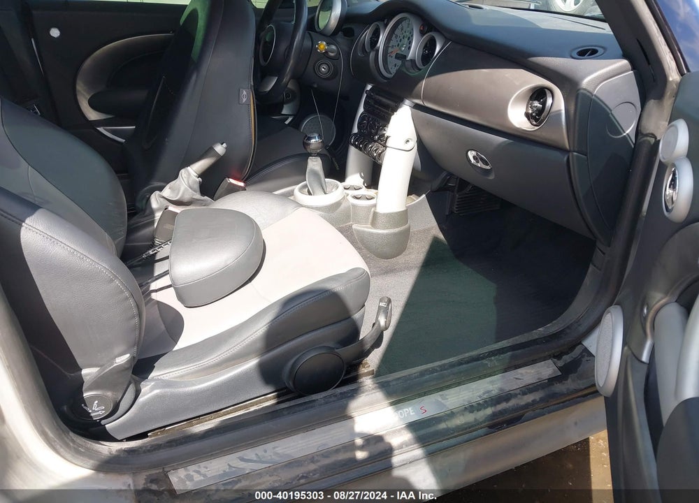 2006 MINI COOPER S VIN: WMWRH33526TF87463