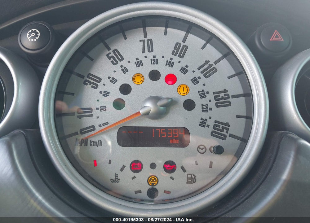 2006 MINI COOPER S VIN: WMWRH33526TF87463