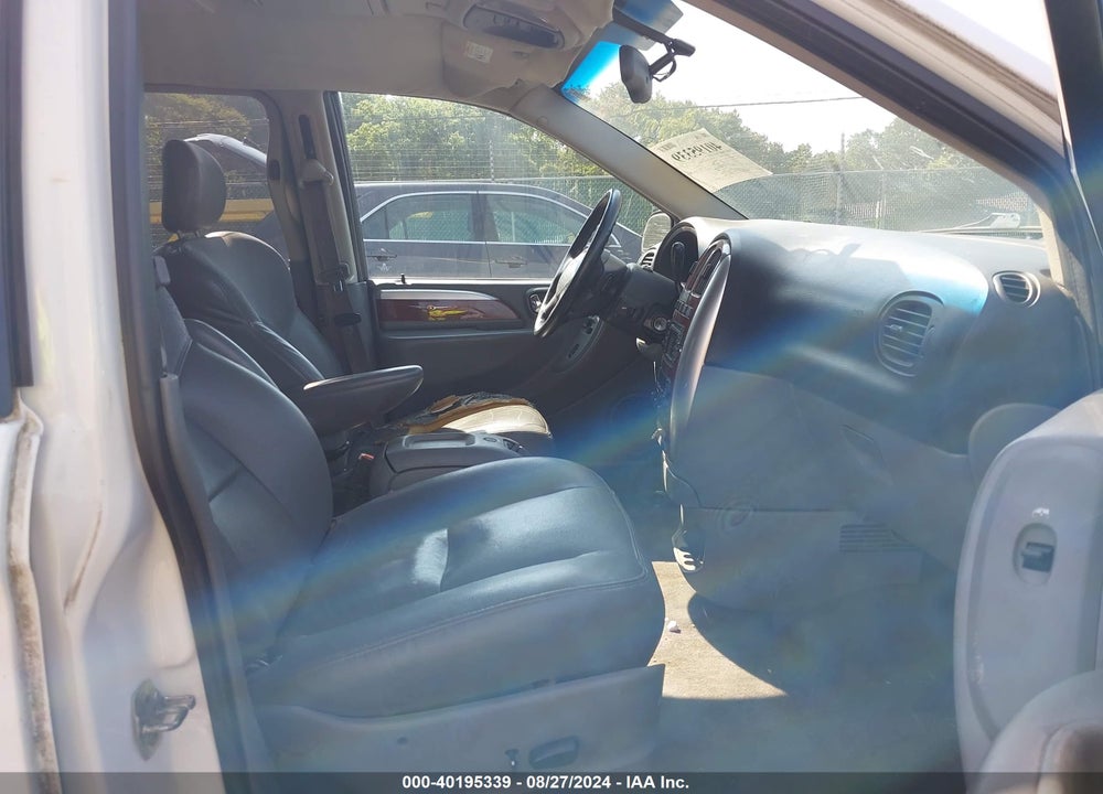 2005 CHRYSLER TOWN & COUNTRY LIMITED VIN: 2C8GP64L55R265042