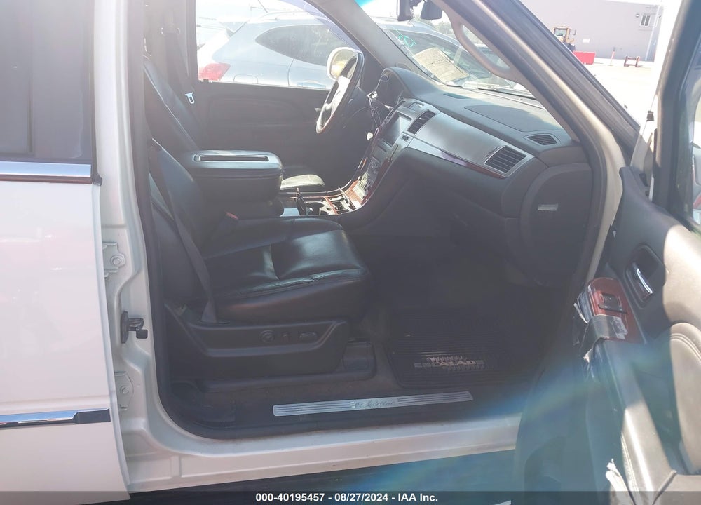 2010 CADILLAC ESCALADE LUXURY VIN: 1GYUKBEF0AR161377