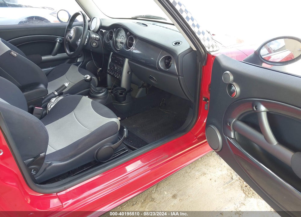 2004 MINI COOPER S VIN: WMWRE33454TD86427