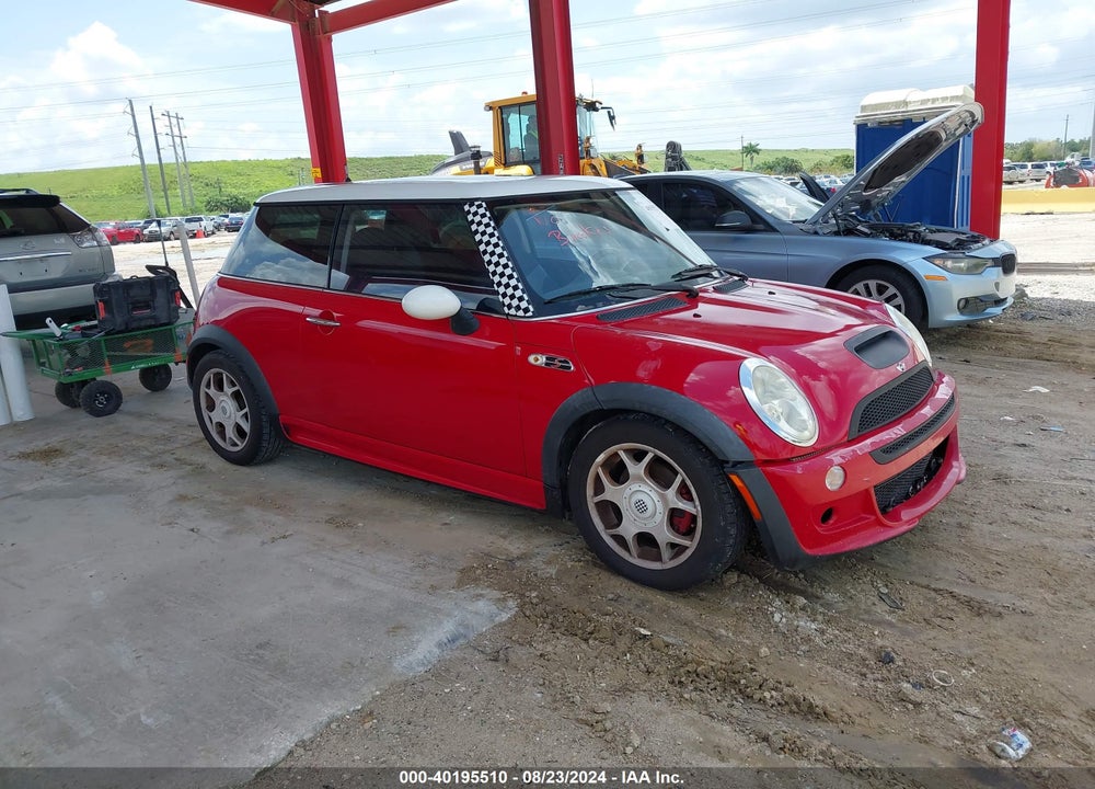 2004 MINI COOPER S VIN: WMWRE33454TD86427