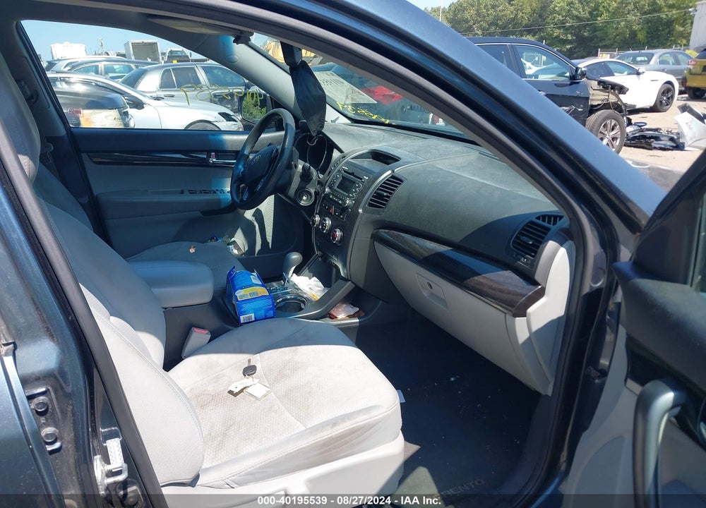 2011 KIA SORENTO LX VIN: 5XYKT4A1XBG048309
