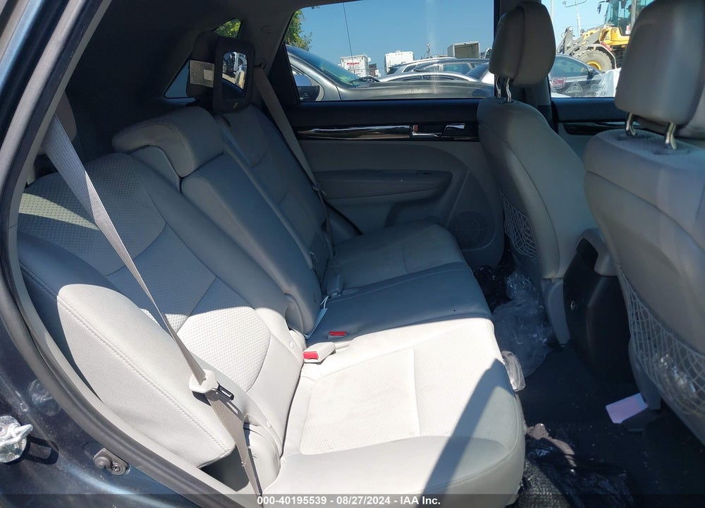 2011 KIA SORENTO LX VIN: 5XYKT4A1XBG048309