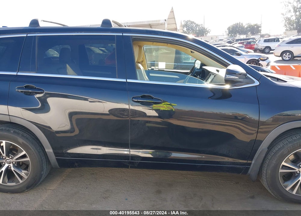 2017 TOYOTA HIGHLANDER LE PLUS VIN: 5TDZZRFH3HS224192