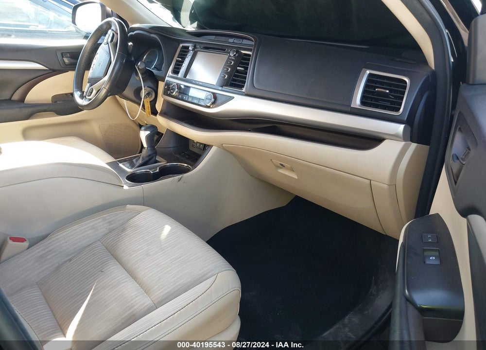 2017 TOYOTA HIGHLANDER LE PLUS VIN: 5TDZZRFH3HS224192