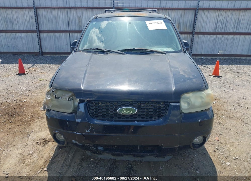 2005 FORD ESCAPE LIMITED VIN: 1FMYU04145KE08471