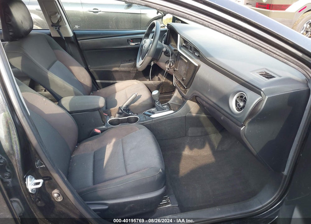 2018 TOYOTA COROLLA LE VIN: 5YFBURHE5JP820258