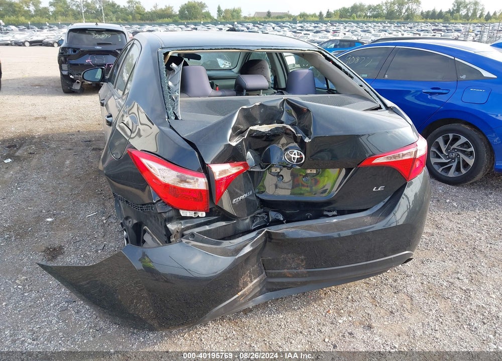 2018 TOYOTA COROLLA LE VIN: 5YFBURHE5JP820258