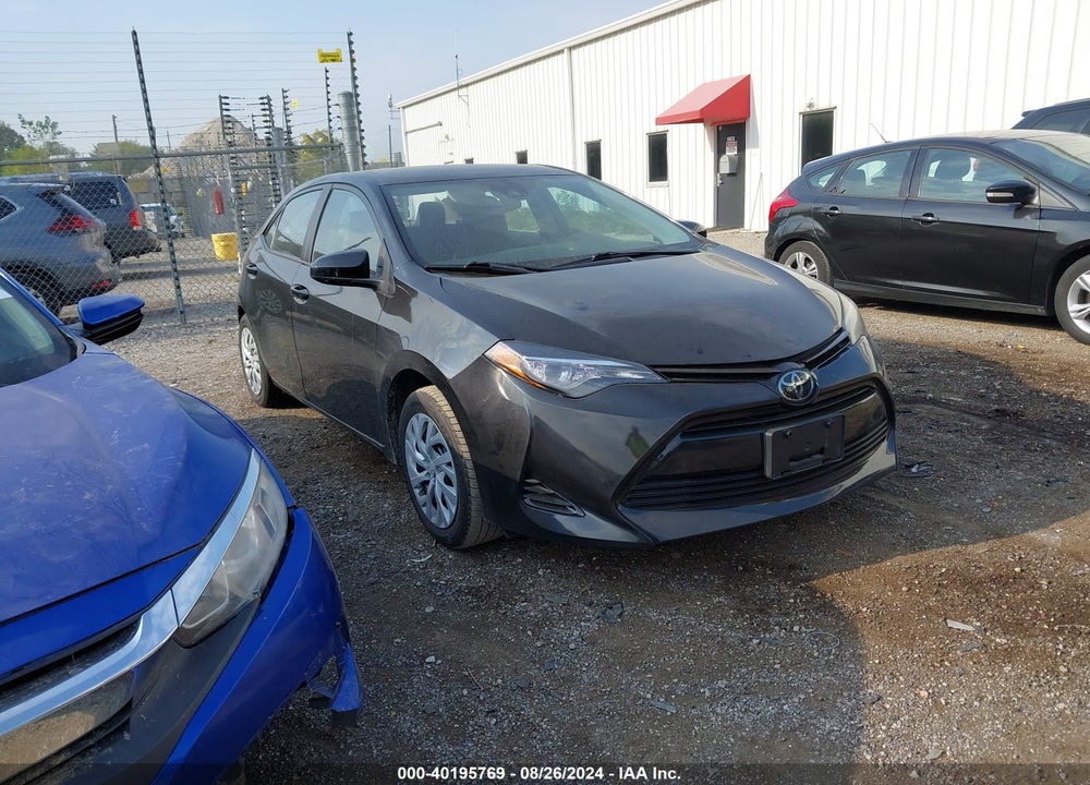 2018 TOYOTA COROLLA LE VIN: 5YFBURHE5JP820258