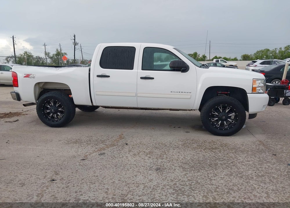 2011 CHEVROLET SILVERADO 1500 LT VIN: 3GCPKSE36BG128197
