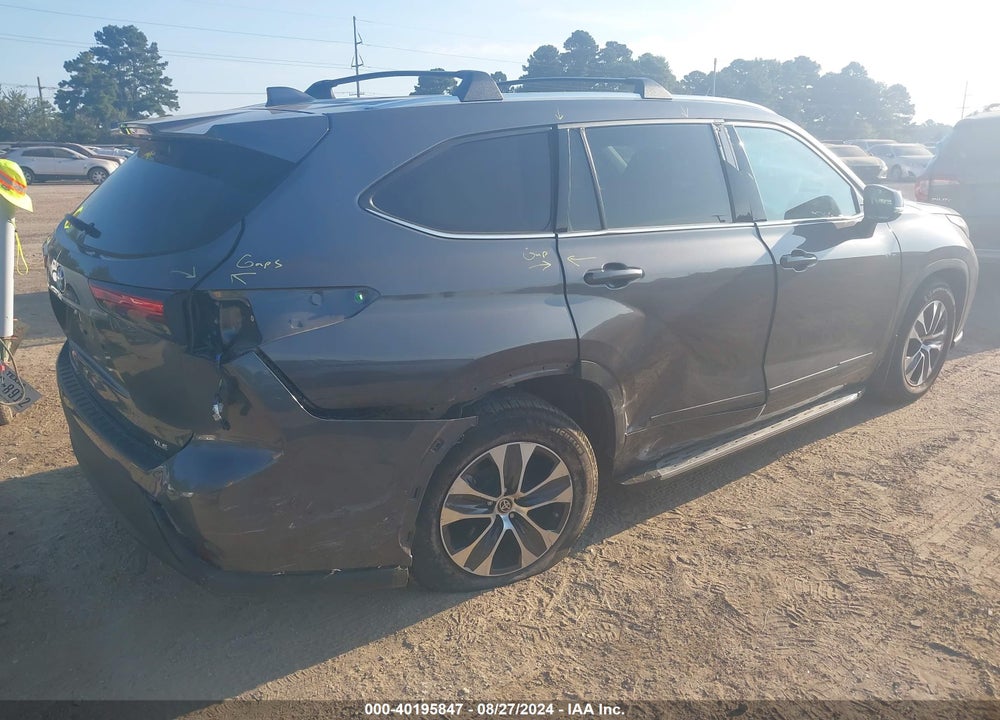 2021 TOYOTA HIGHLANDER XLE VIN: 5TDGZRAH9MS071004