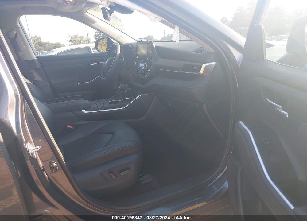 2021 TOYOTA HIGHLANDER XLE VIN: 5TDGZRAH9MS071004