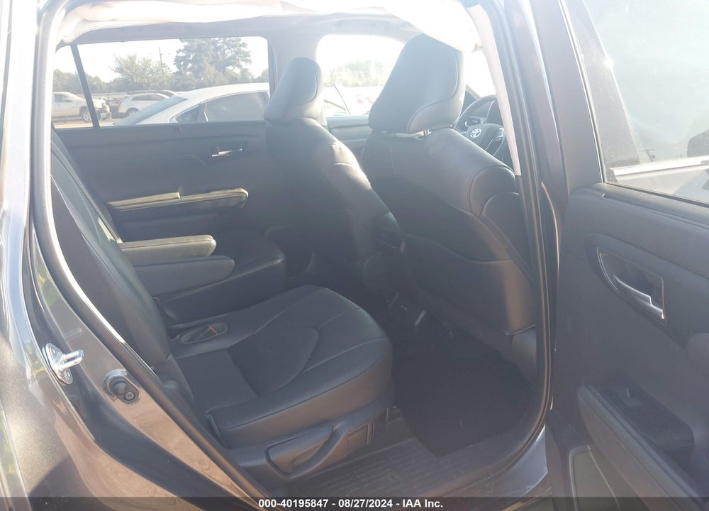 2021 TOYOTA HIGHLANDER XLE VIN: 5TDGZRAH9MS071004