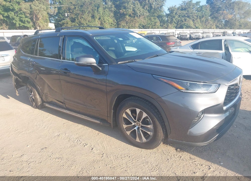 2021 TOYOTA HIGHLANDER XLE VIN: 5TDGZRAH9MS071004