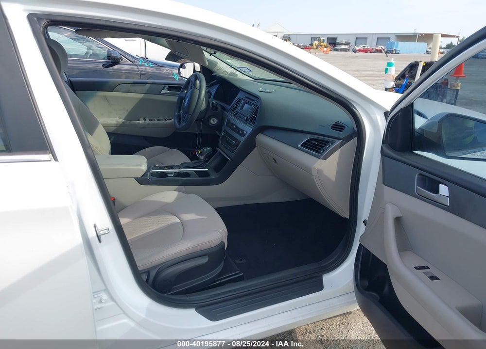 2017 HYUNDAI SONATA VIN: 5NPE24AFXHH461568
