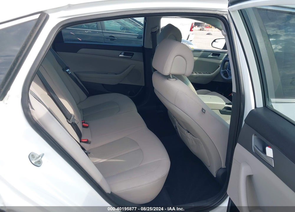 2017 HYUNDAI SONATA VIN: 5NPE24AFXHH461568