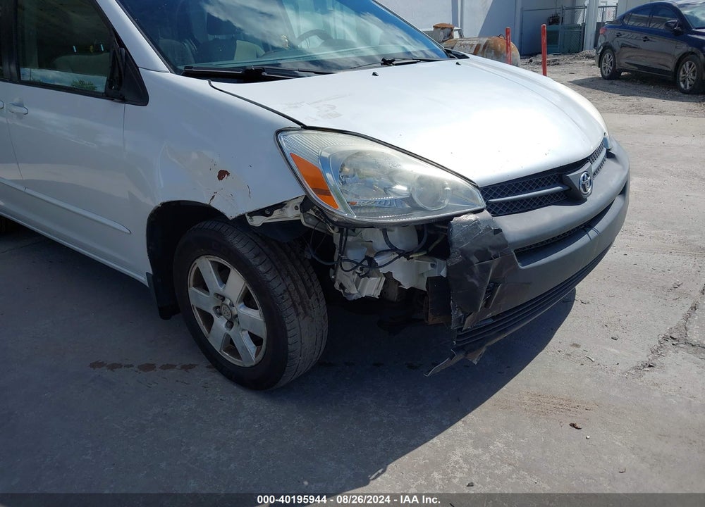 2004 TOYOTA SIENNA XLE VIN: 5TDZA22C54S177699