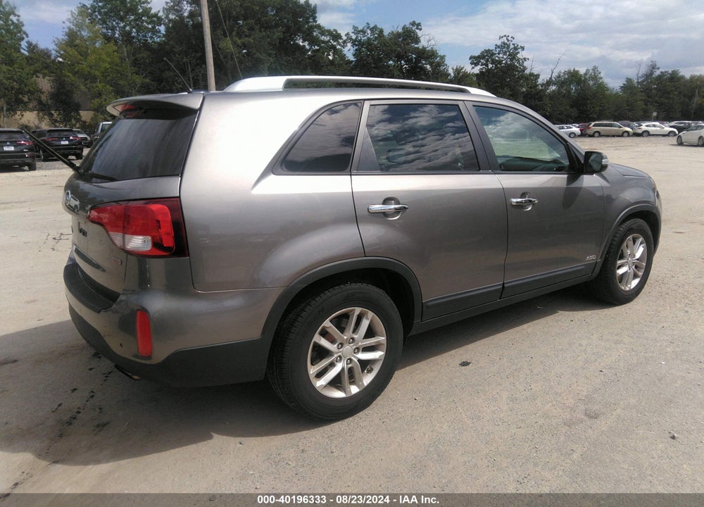 2014 KIA SORENTO LX VIN: 5XYKTCA61EG443022