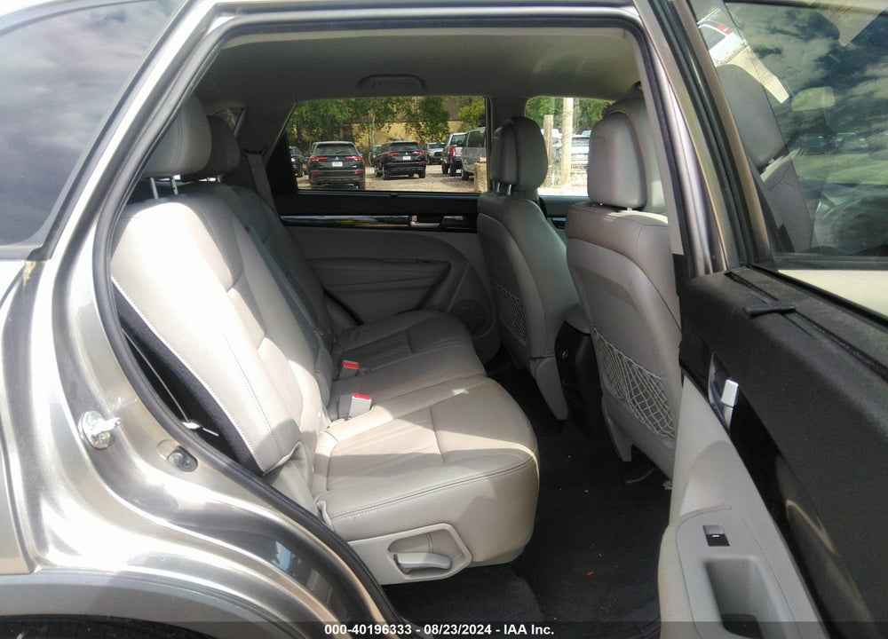 2014 KIA SORENTO LX VIN: 5XYKTCA61EG443022