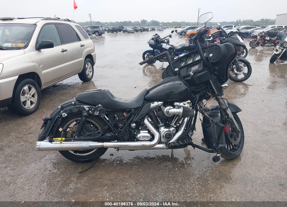 2014 HARLEY-DAVIDSON FLHX STREET GLIDE VIN: 1HD1KBM16EB625395