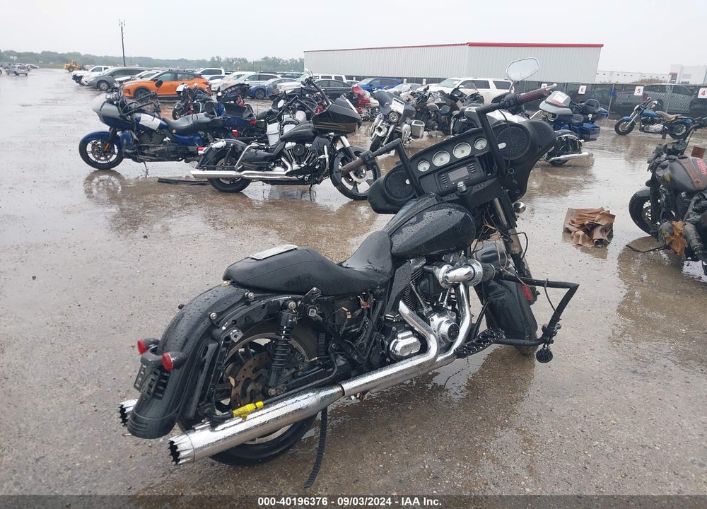 2014 HARLEY-DAVIDSON FLHX STREET GLIDE VIN: 1HD1KBM16EB625395