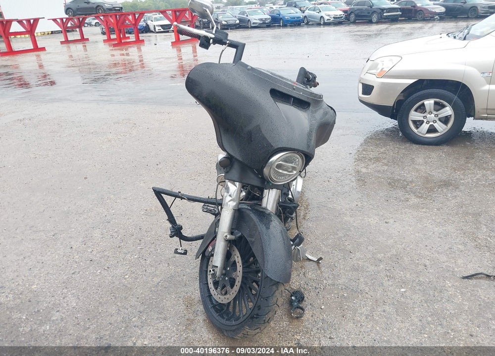 2014 HARLEY-DAVIDSON FLHX STREET GLIDE VIN: 1HD1KBM16EB625395