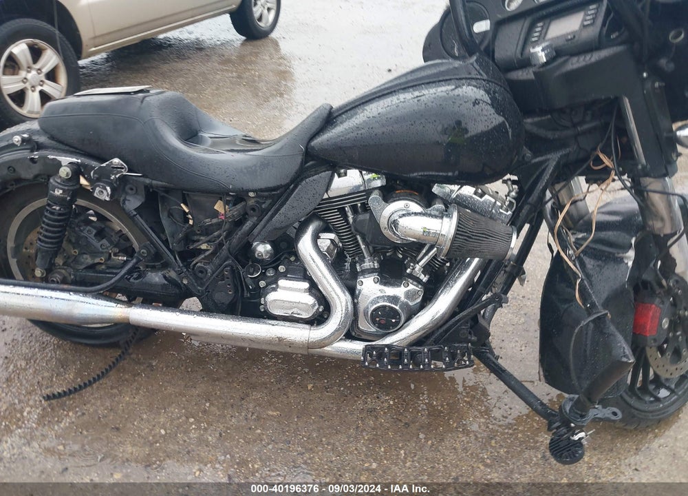 2014 HARLEY-DAVIDSON FLHX STREET GLIDE VIN: 1HD1KBM16EB625395